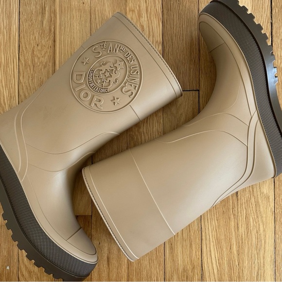 DIORUNION RAIN BOOTS IN DARK NUT COLOR (BEIGE) - Picture 6 of 12